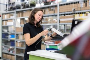 Persona con gestión de inventario Laudus ERP